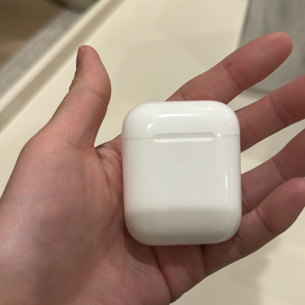 AirPods charging case (generation 1)